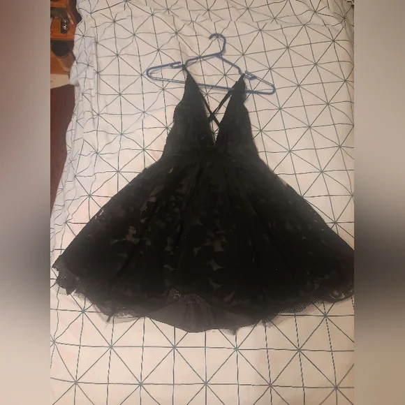 Chelsea By Honey - Flock Velvet Flower Mini Dress - SZ: XS - Black - Brand New - Picture 5 of 11